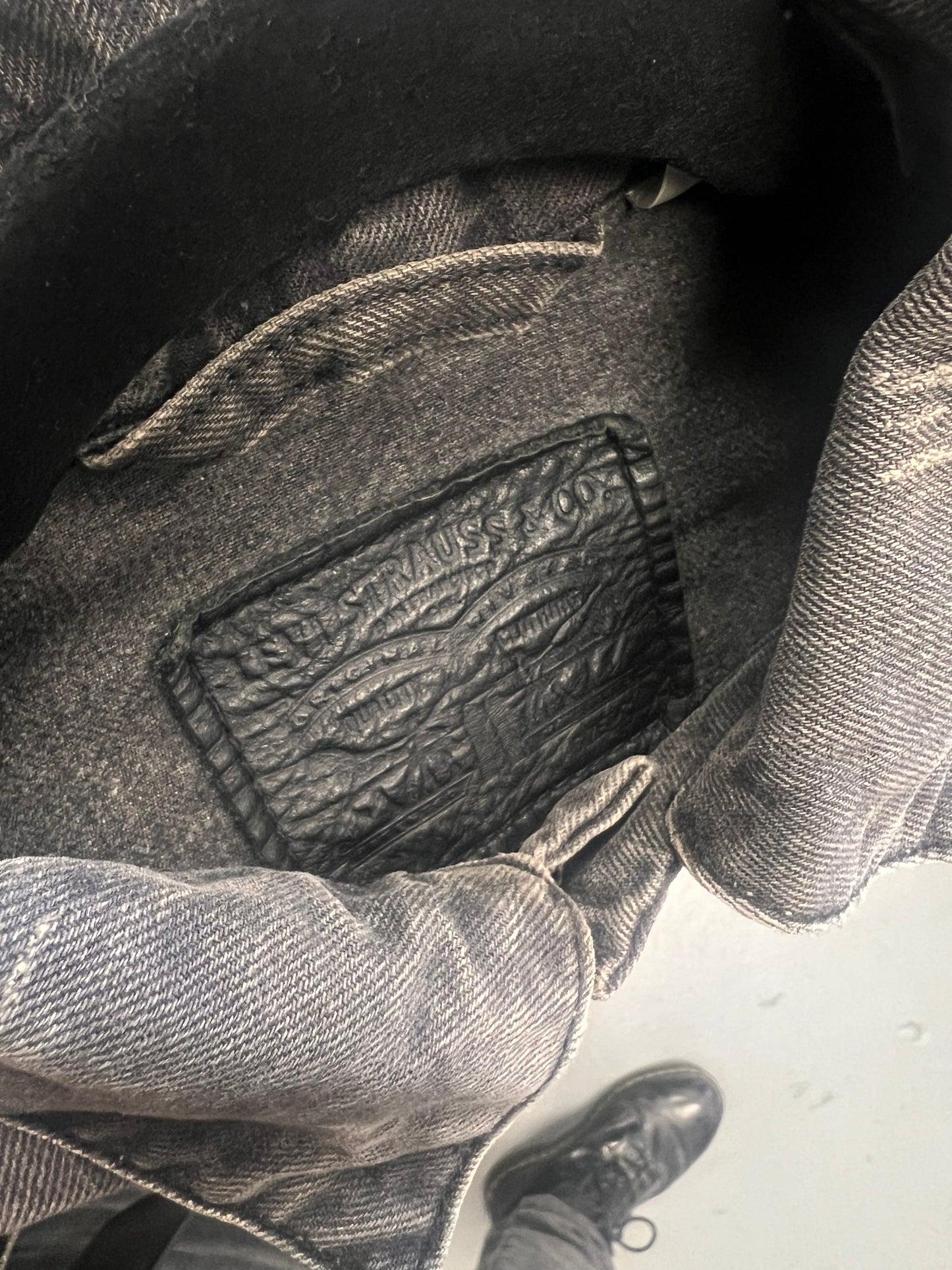 LEVI’S Gray Denim Jacket • Small