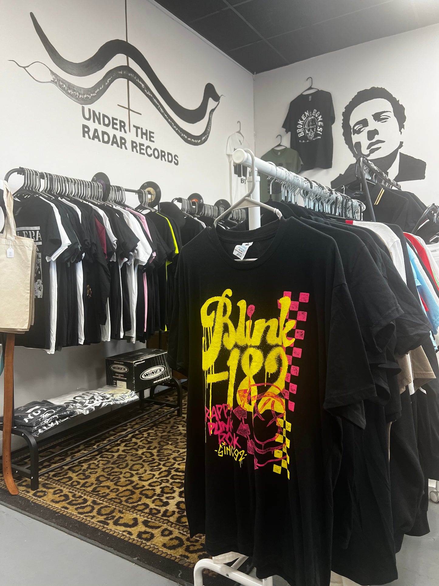 Blink-182 • Size XL (USED)