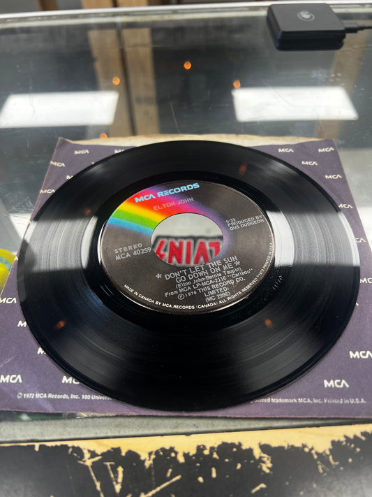 Elton John ‎– Don't Let The Sun Go Down On Me 7”