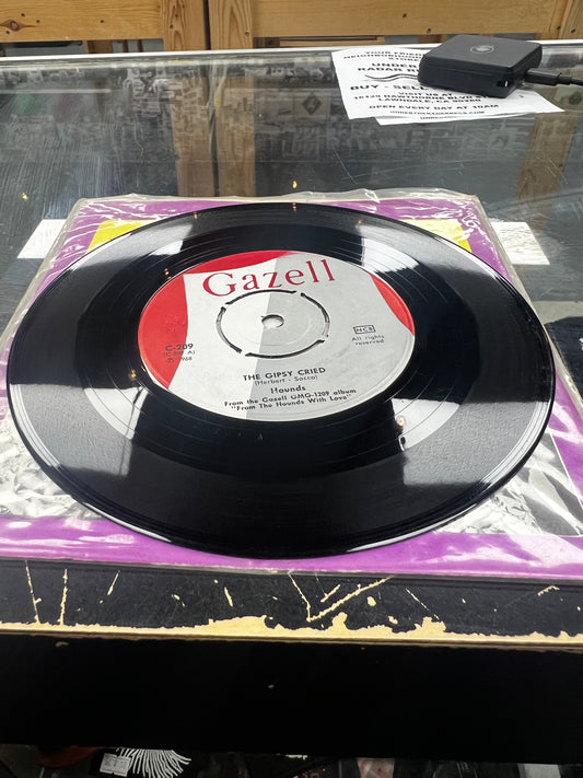 Hounds ‎– The Gipsy Cried / Old Man In New York 7”