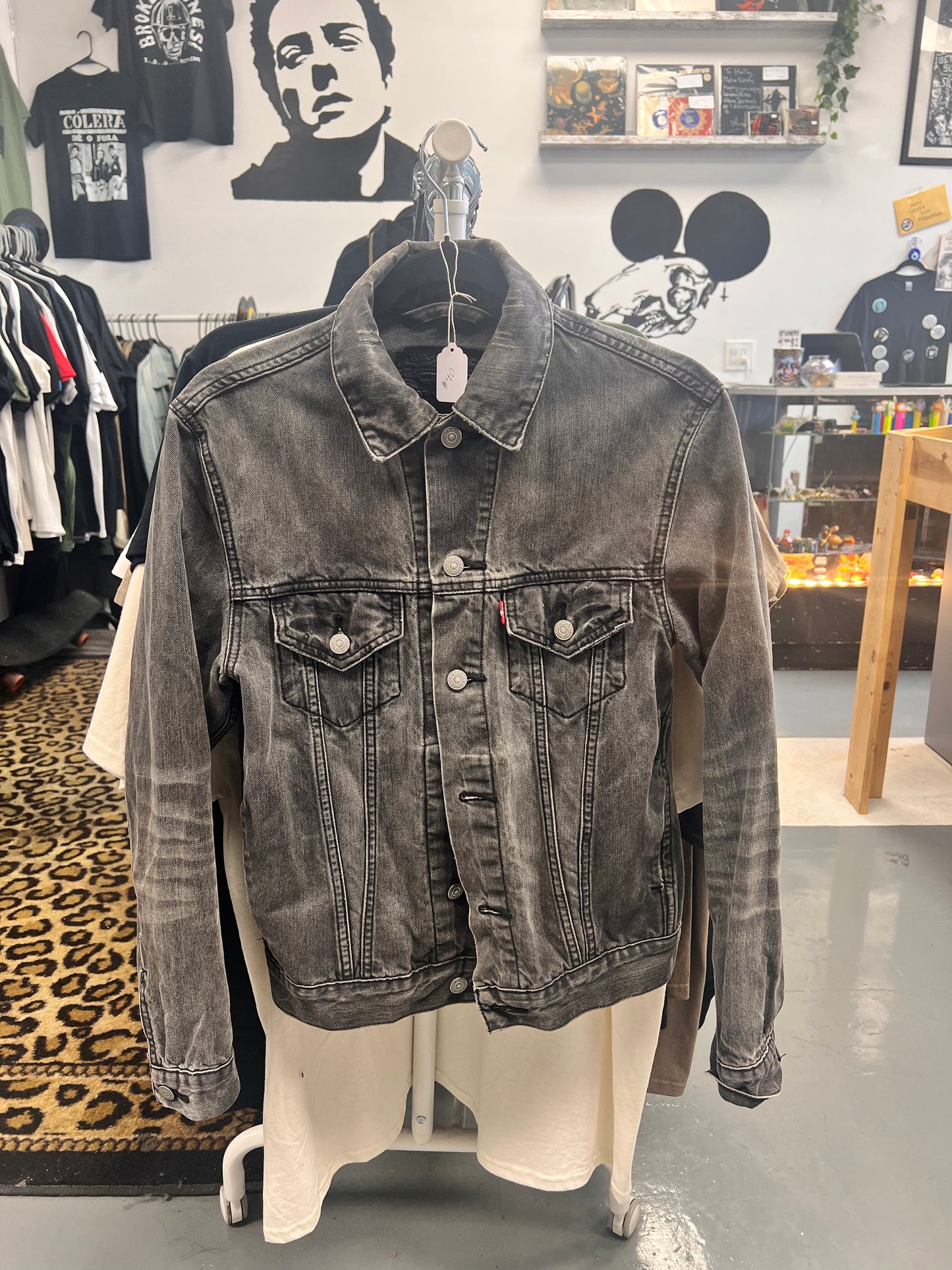 LEVI’S Gray Denim Jacket • Small
