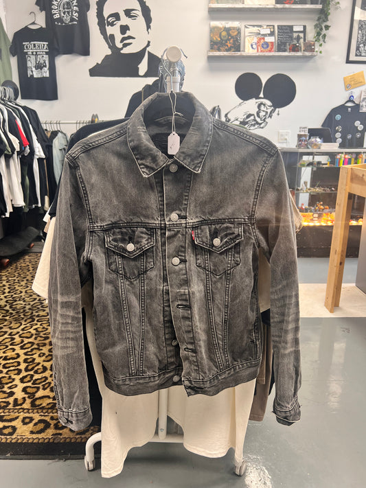LEVI’S Gray Denim Jacket • Small