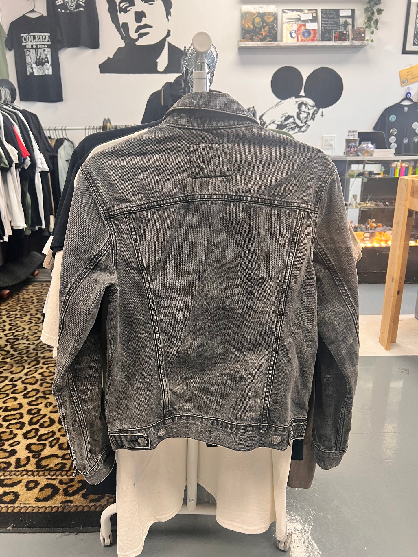 LEVI’S Gray Denim Jacket • Small
