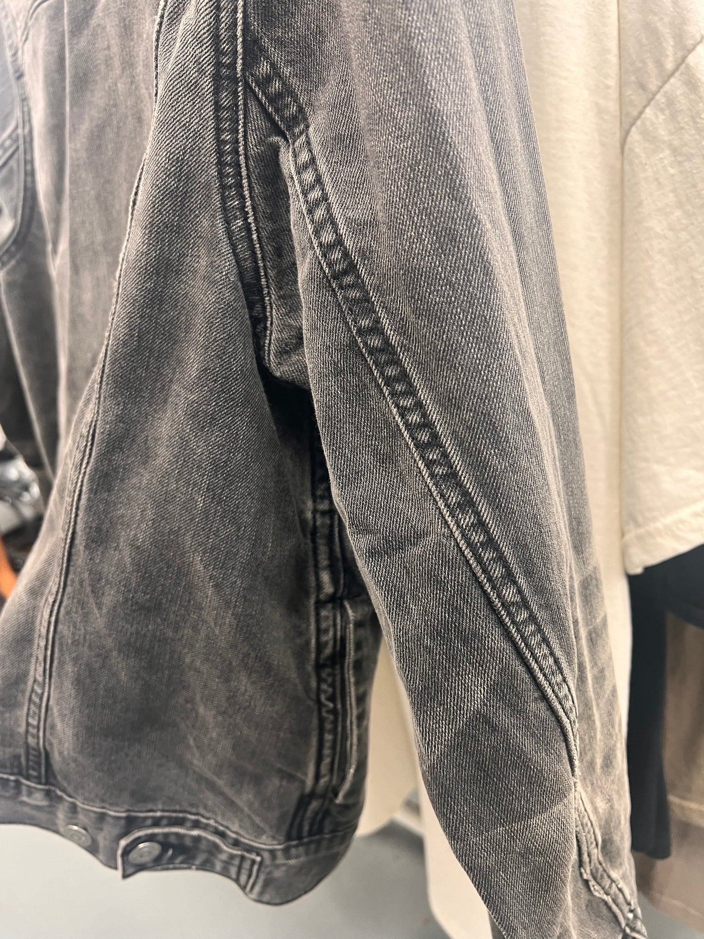 LEVI’S Gray Denim Jacket • Small