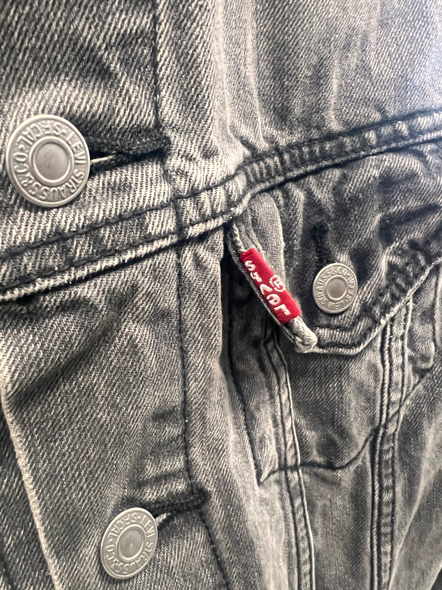 LEVI’S Gray Denim Jacket • Small