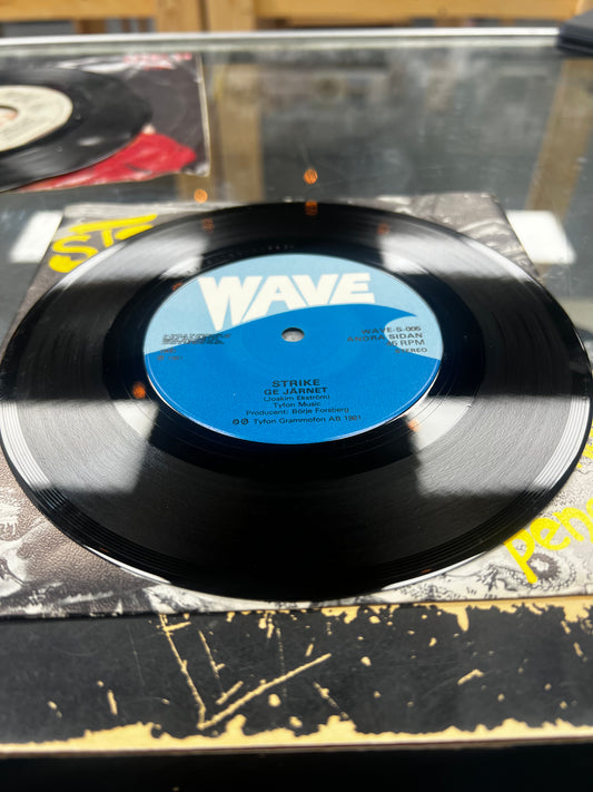 Strike ‎– Gilla' Mycke' Penga' 7”